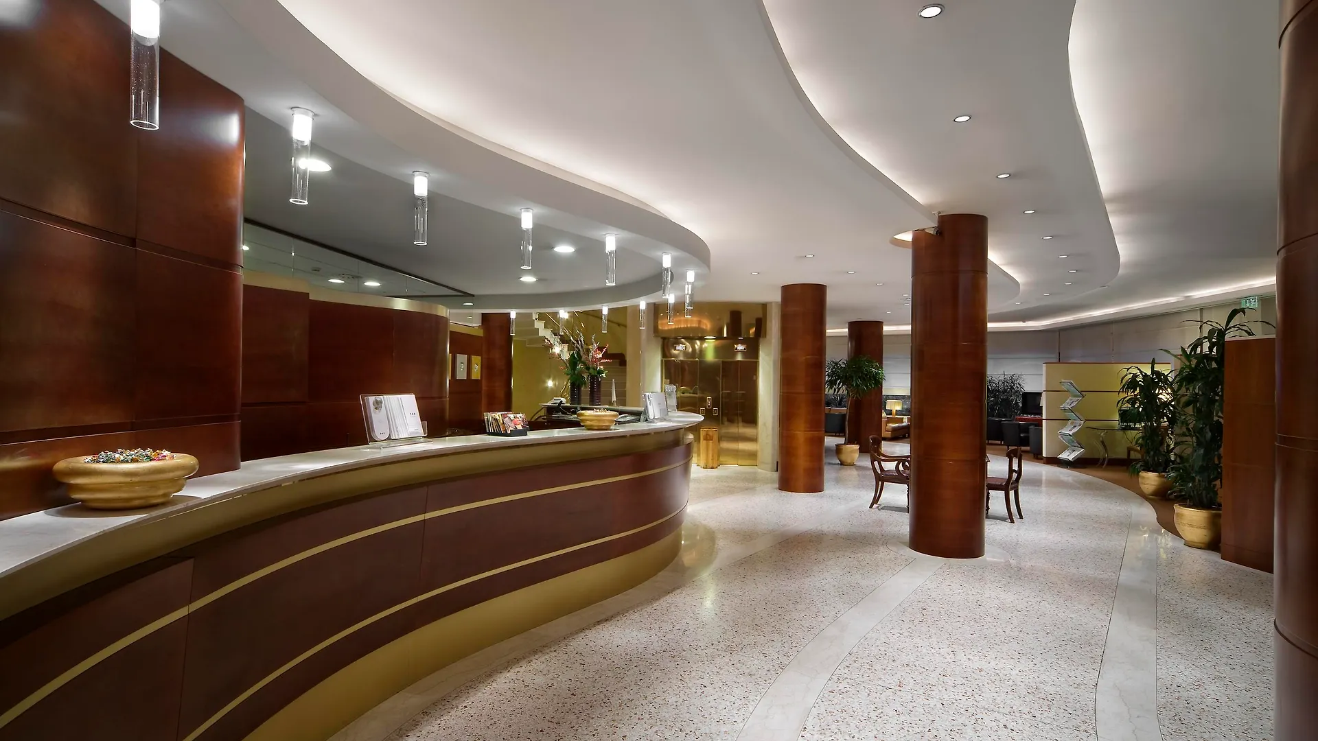 Una Hotels Cusani Milano 4*, Mediolan