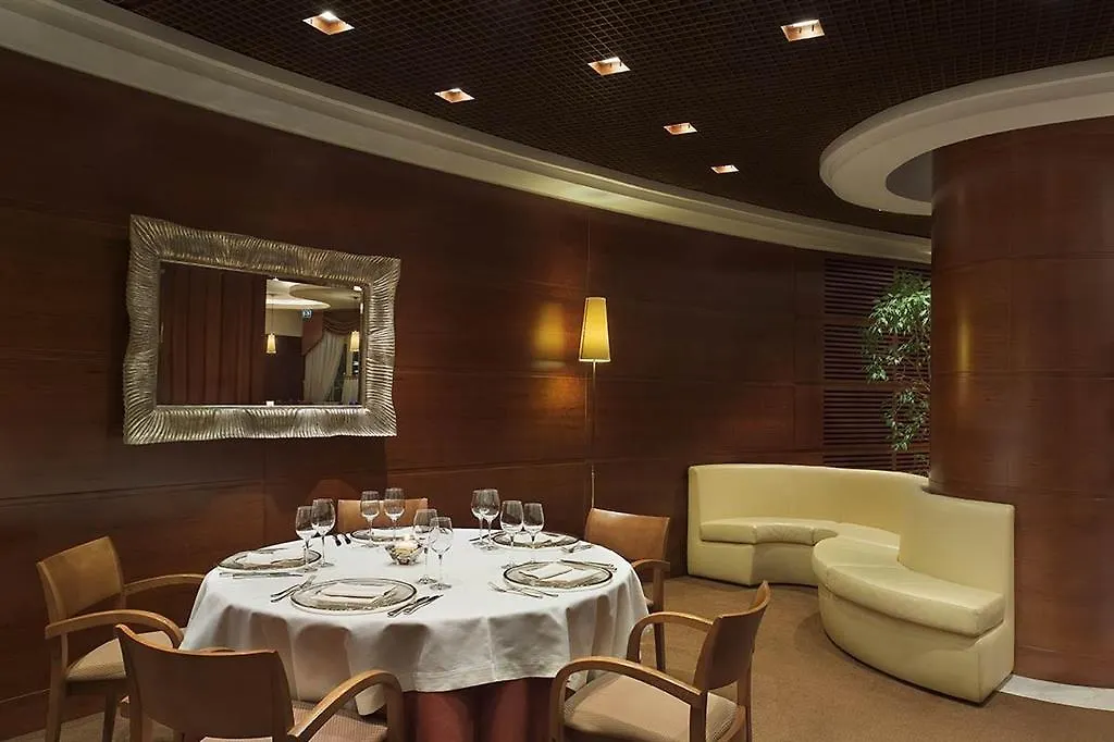 Una Hotels Cusani Milano 4*, Mediolan