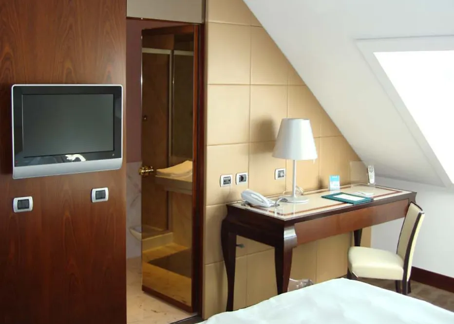 Una Hotels Cusani Milano 4*,